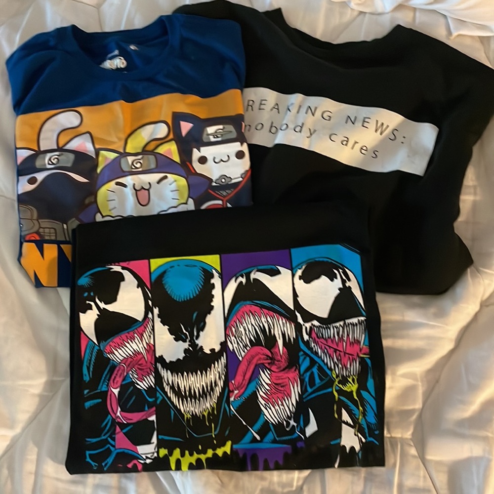 Graphic tee bundle